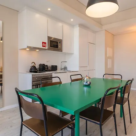 Apartament Carmo 43 *