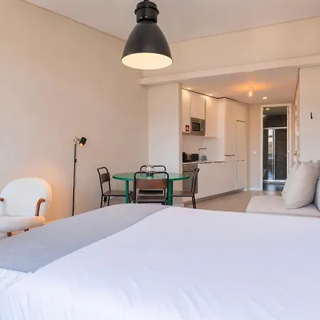 Apartament Carmo 43 *